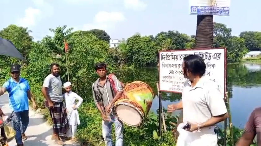 ব্যাংক ঋণের তথ্য গোপন করে জমি দখল, ১১ মাস পর আদালতের মাধ্যমে বুঝে পেলেন নিলাম ক্রেতা